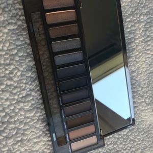Urban Decay Makeup - Urban Decay Naked Smoky Eyeshadow palette Urban Decay Makeup - Urban Decay Naked Smoky Eyeshadow palette